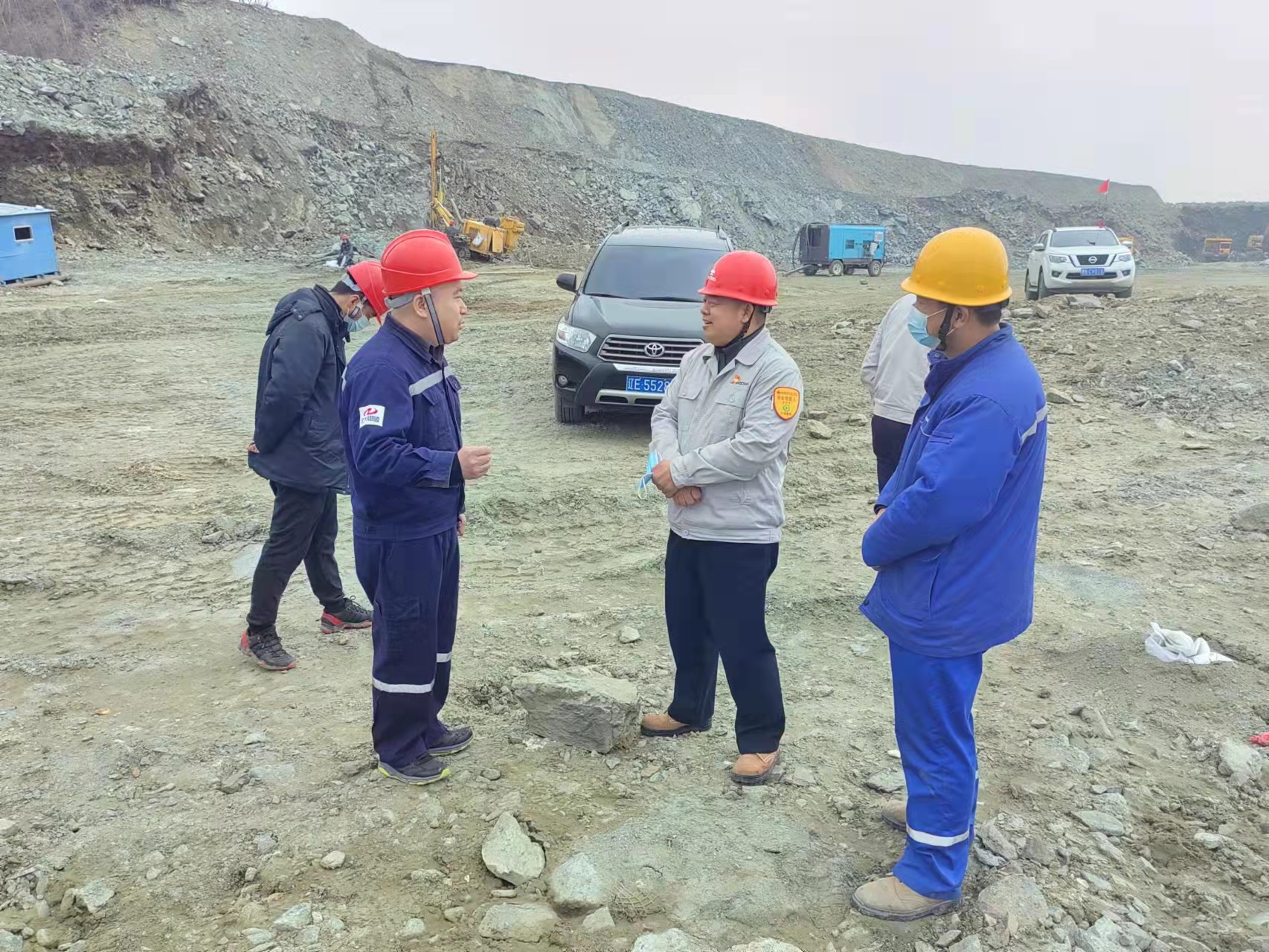 鞍钢集团本钢矿业公司总经理谭海生一行到宏大爆破南芬铁矿项目调研指导