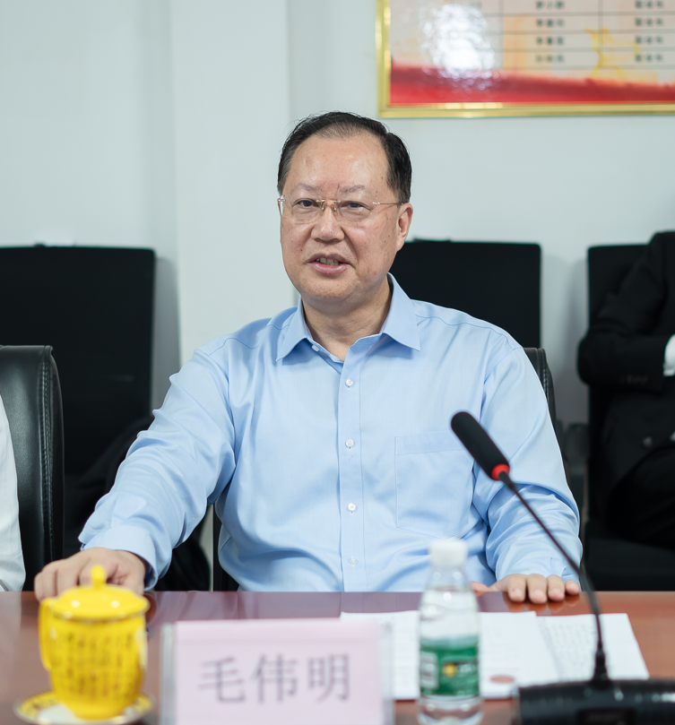 毛伟明赴老挝湖南商会调研—宏大爆破作为商企代表发言