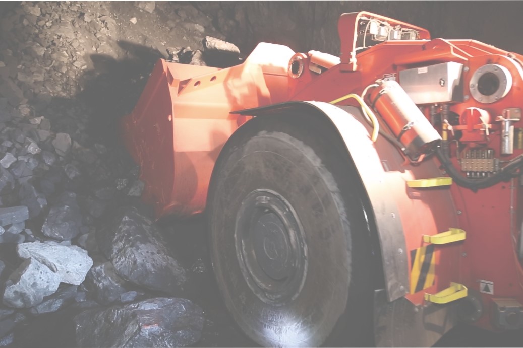 首创“阶段矿房法采矿”