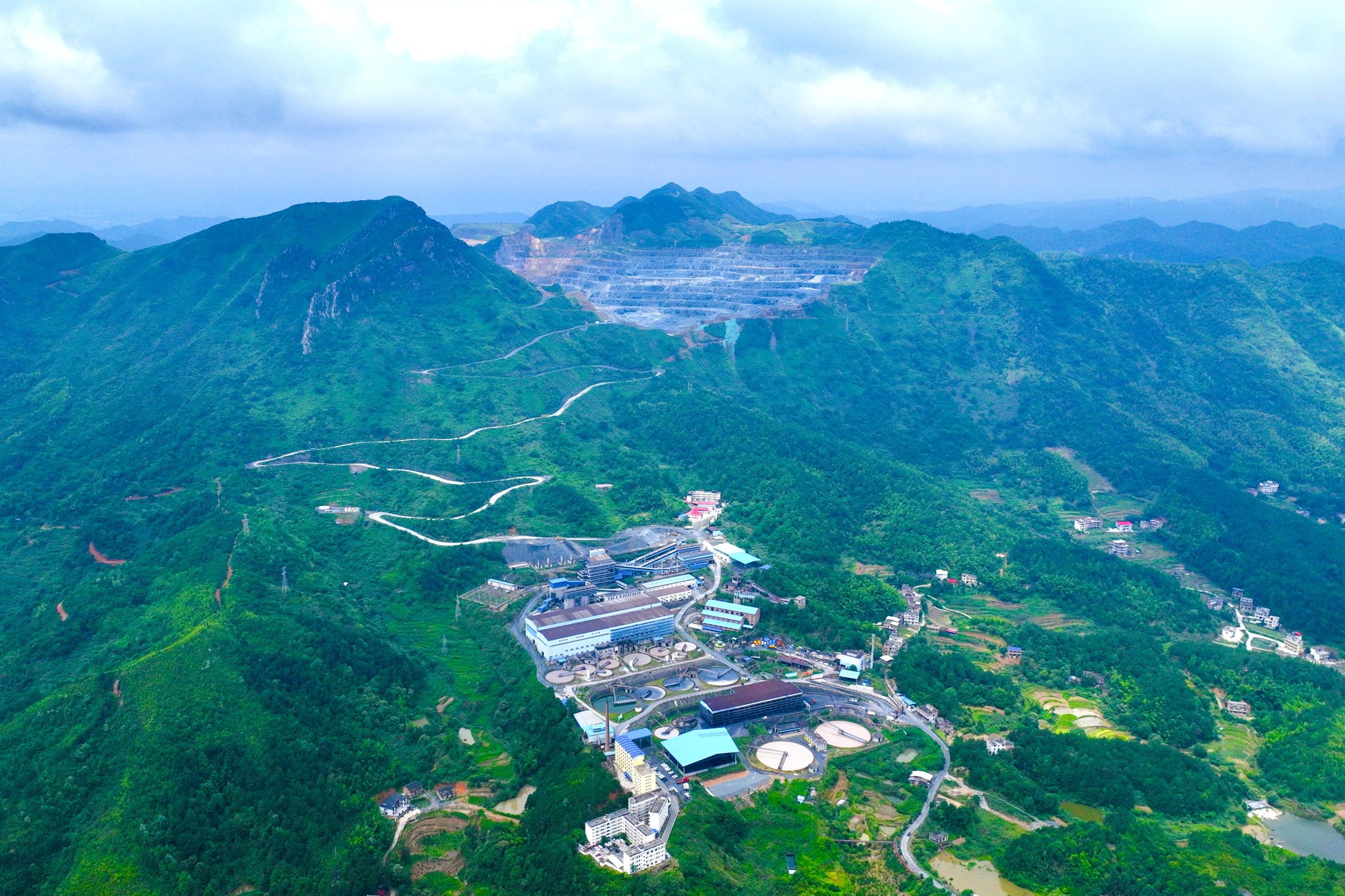 采选一体化，延伸产业链